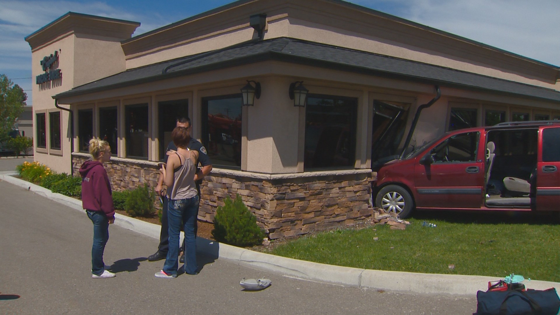 Van Crashes Into Boise Restaurant | Ktvb.com