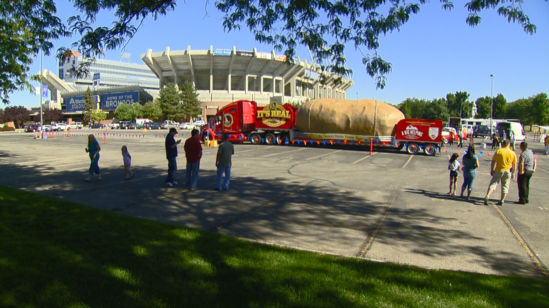 Big Idaho Potato Truck films commercial in Boise