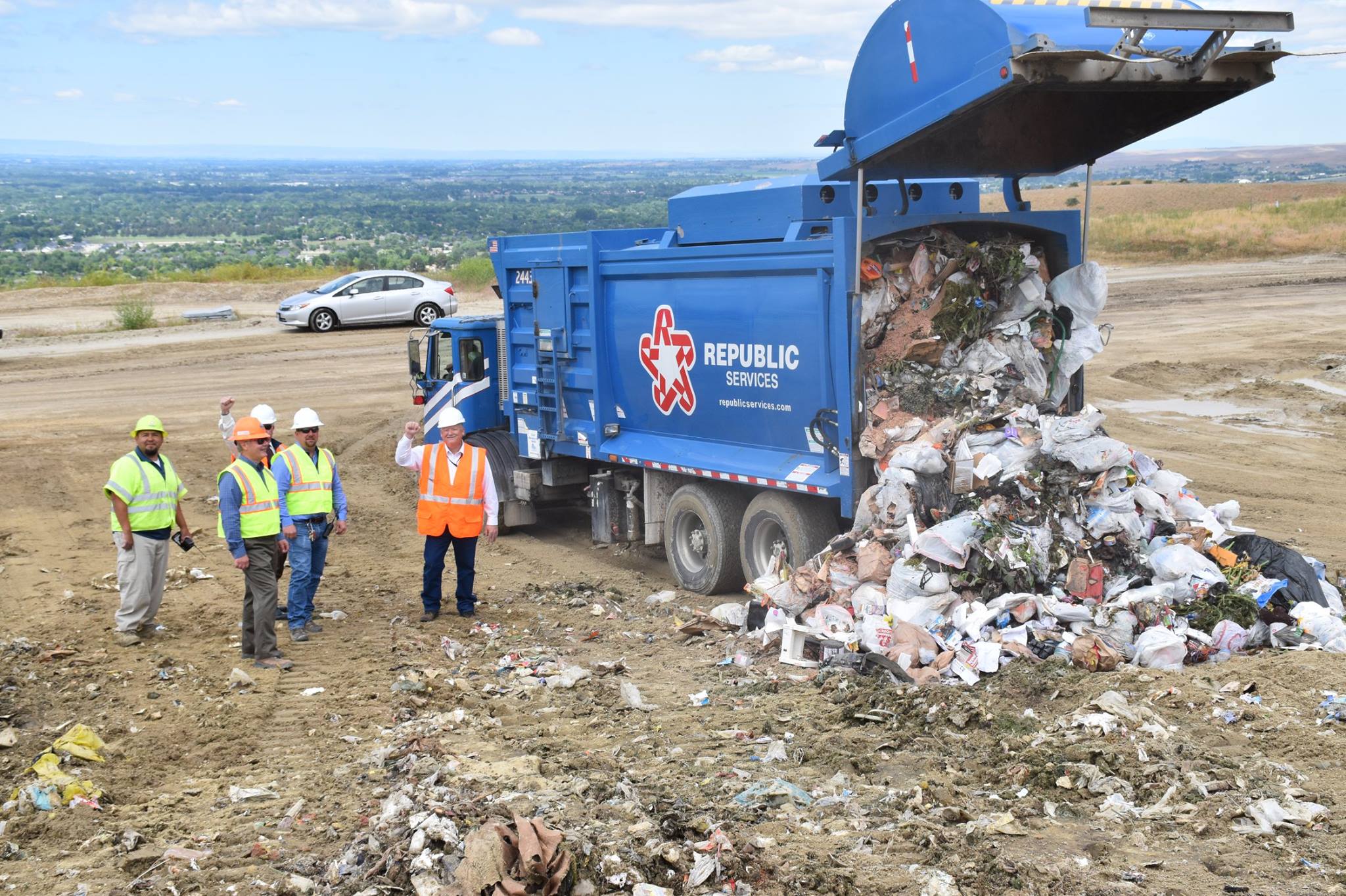 Hidden Hollow cell at Ada County Landfill receives its last load of trash | ktvb.com