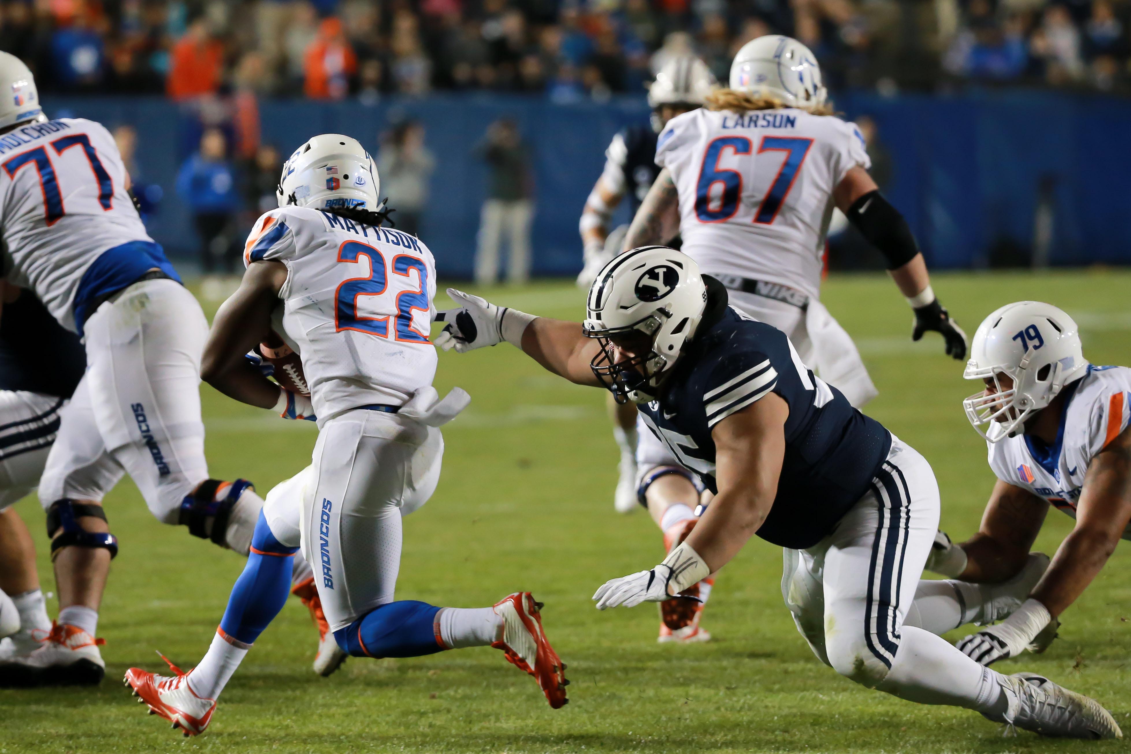 Patriots host Boise State linebacker Leighton Vander Esch for