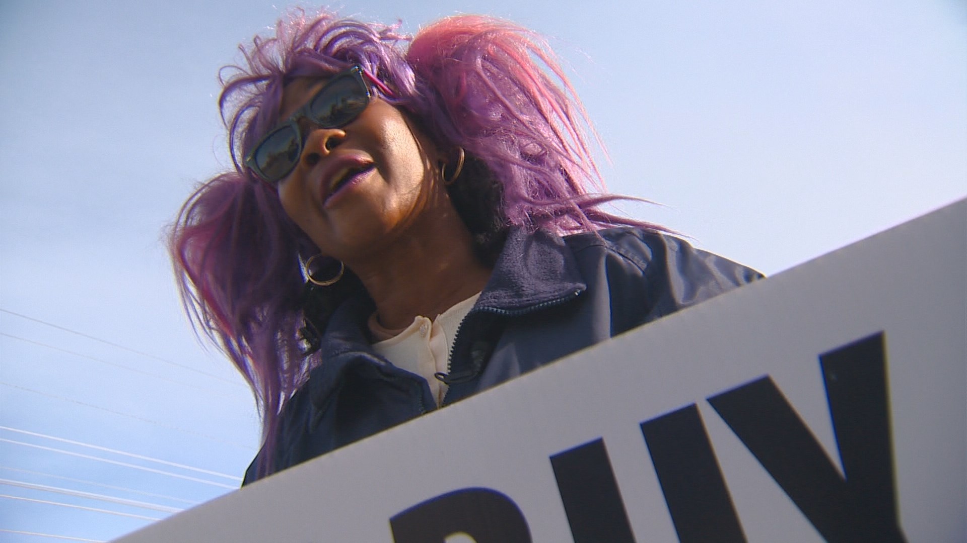 Sign waver turns heads on State Street | ktvb.com