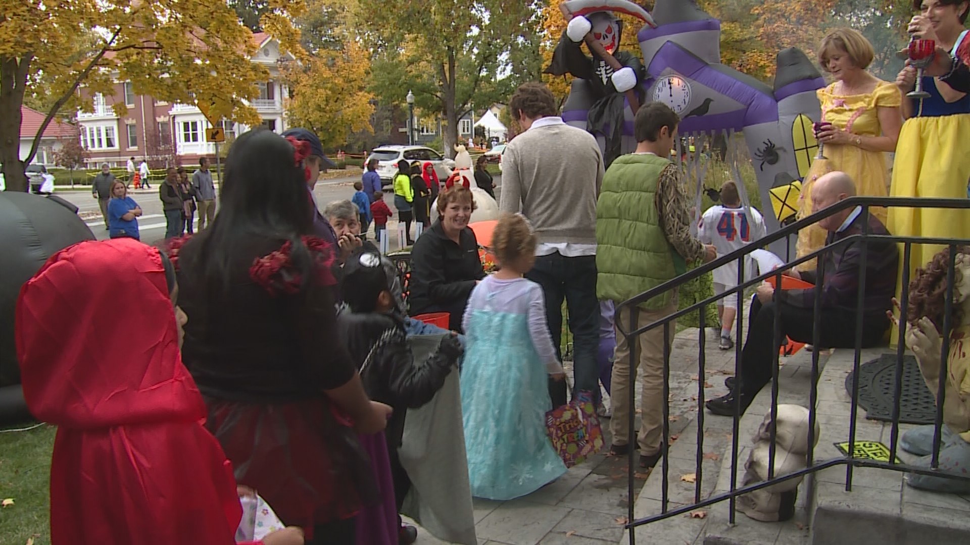 Thousands visit Harrison Boulevard for Halloween night | ktvb.com